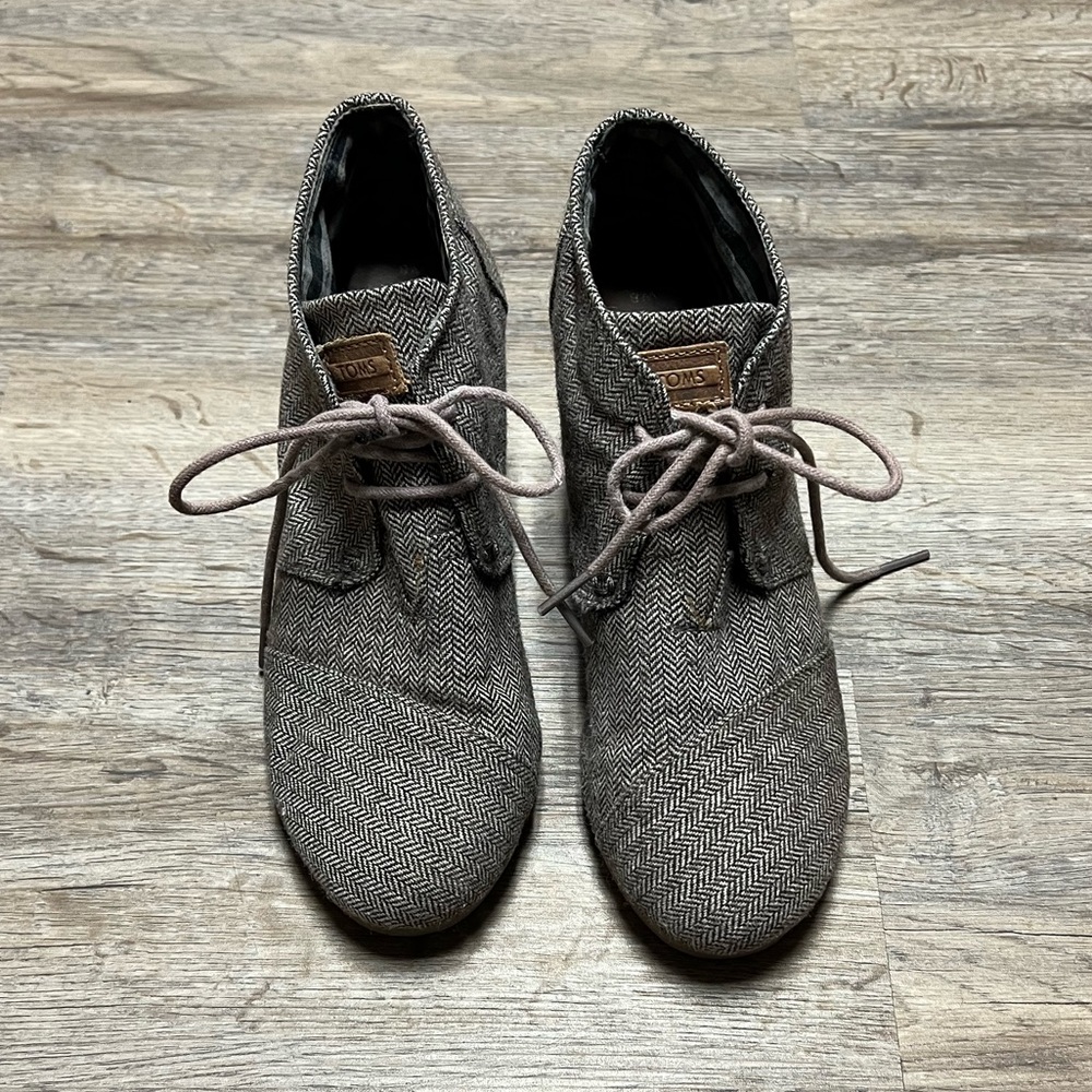 Toms wedges